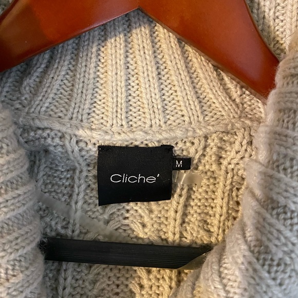Cozy oversized cable knit sweater! - Picture 3 of 3